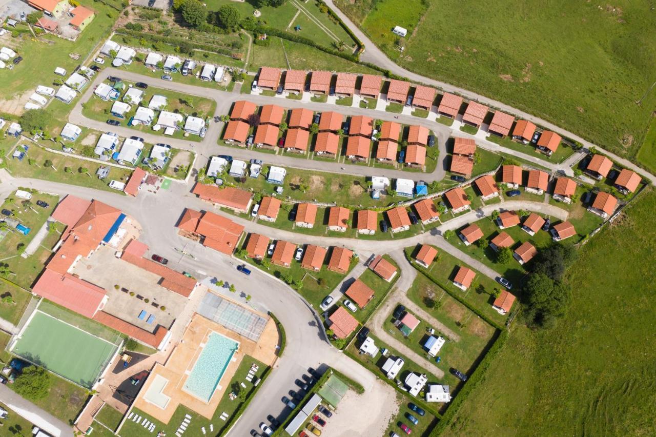 Bungalows Playa De Oyambre San Vicente De La Barquera Eksteriør bilde